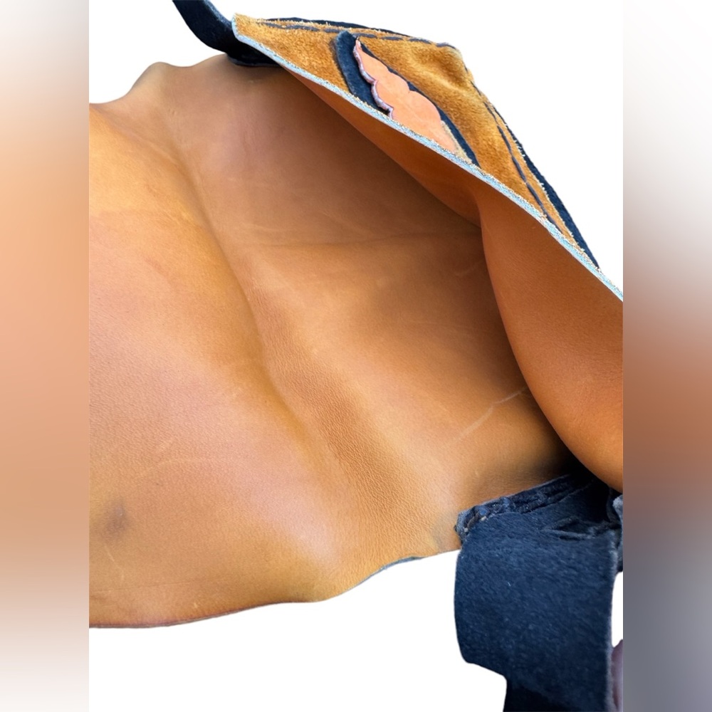 A Story Behind this Handmade Leather Purse - Picture 3 of 7